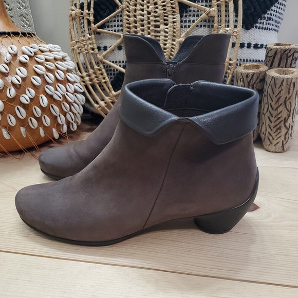 ECCO Sculptured Folded Ankle Boot Booties Brown Leather Zip Women's 10- 10.5/41 - Picture 3 of 16